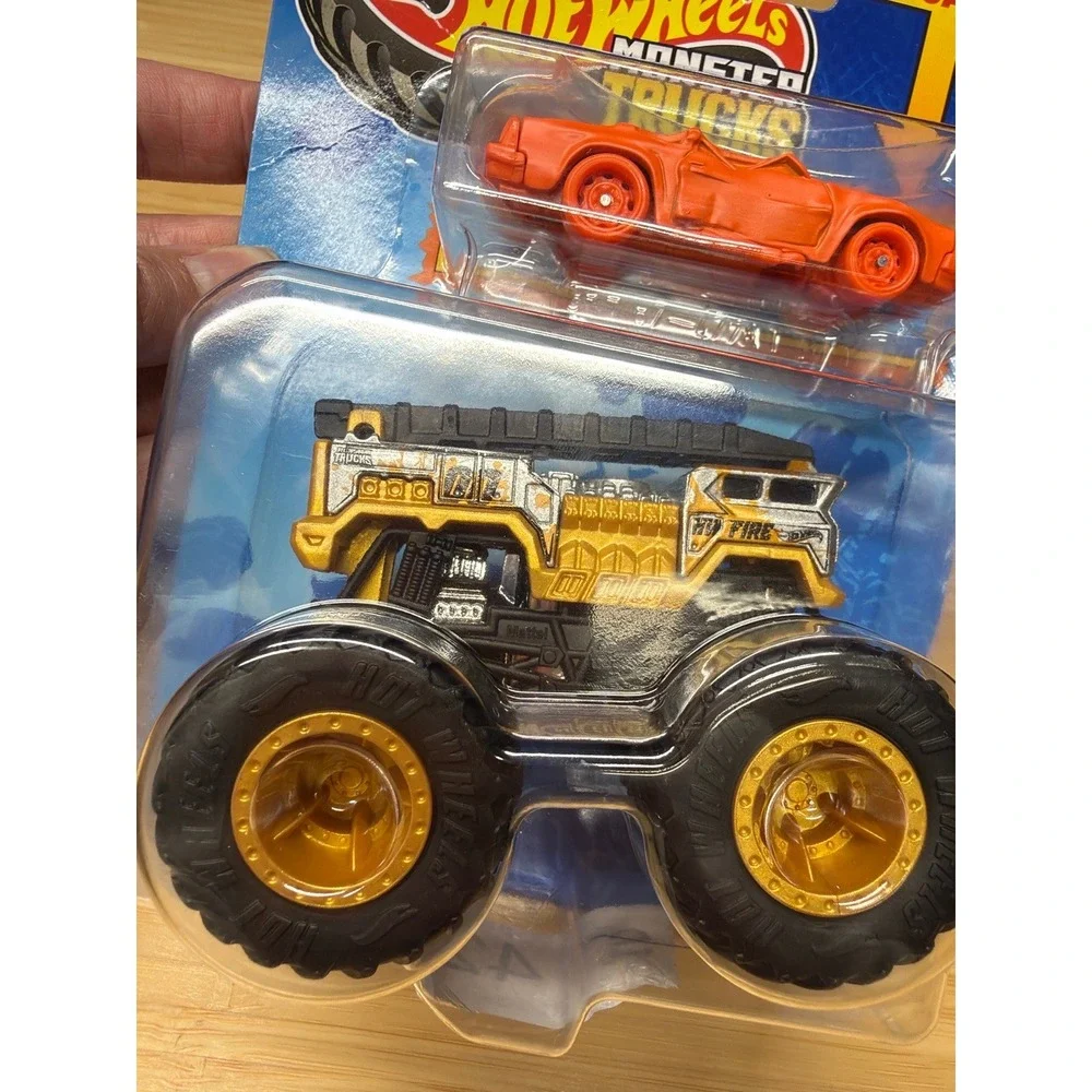 Hot Wheels Monster Trucks 5 Alarm w/ Crushable Car GRH81 New Sealed